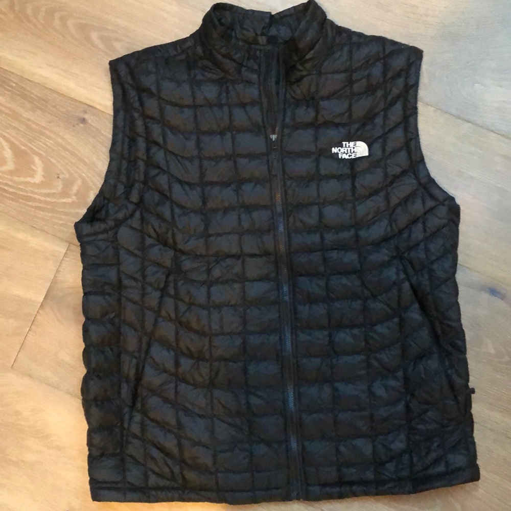 Black north face vest